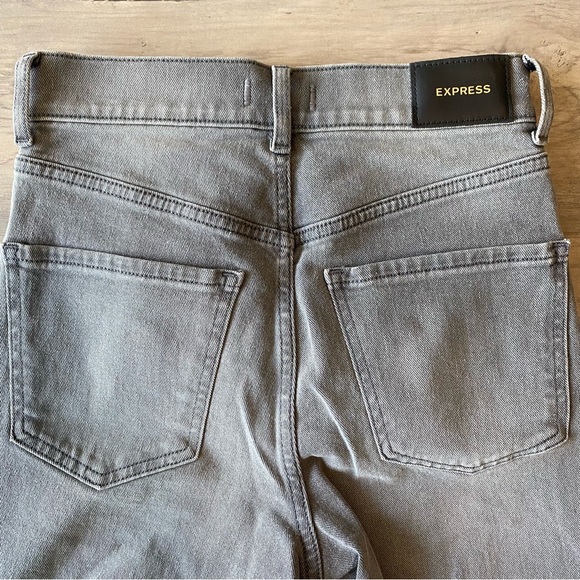 EXPRESS High Rise Mom Jeans - Picture 3 of 6